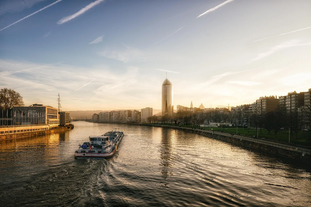 stadt, fluss, skyline, city, gebäude, schiff, abend